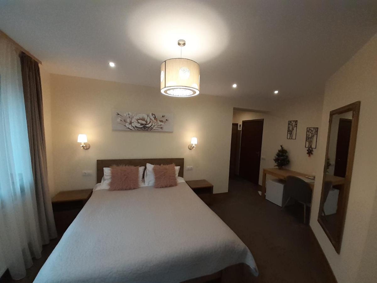 Hotel Lanobila Sinaia Zewnętrze zdjęcie