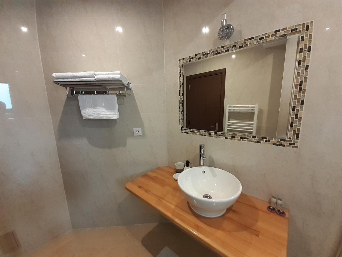 Hotel Lanobila Sinaia Zewnętrze zdjęcie